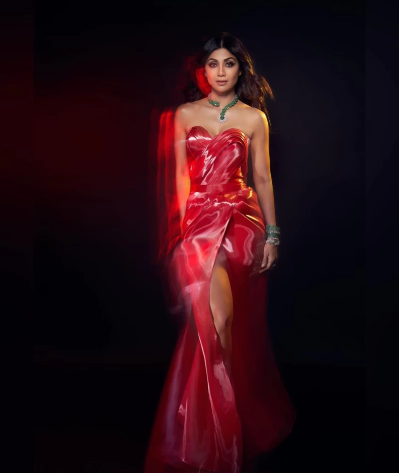 Shilpa Shetty Kundra looks glamorous in the deep pink gown