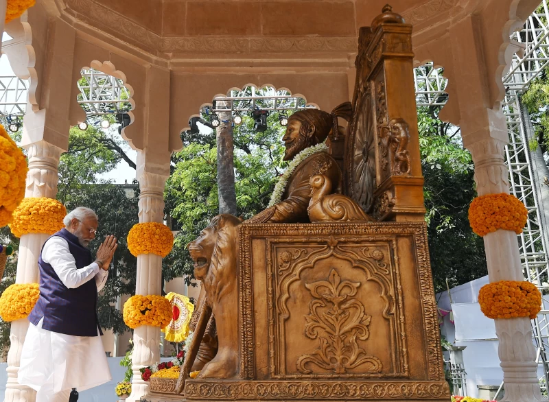 Prime Minister Narendra Modi unveils the statue of Chhatrapati Shivaji Maharaj in Pune