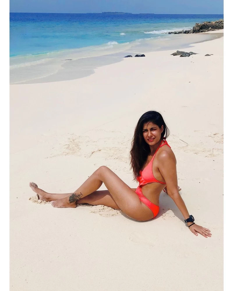 Shreya Dhanwanthary looks hot in the cutout swimsuit