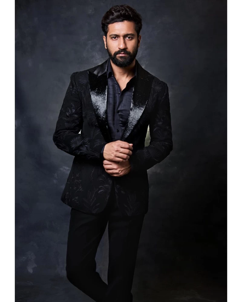 Vicky Kaushal exudes elegance in the black suit