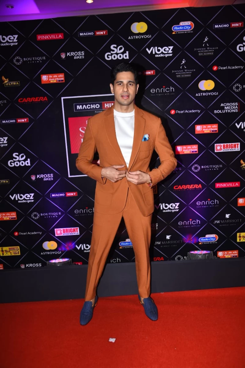 Sidharth Malhotra looks smart in the brown suit at the Pinkvilla Style Icons Awards