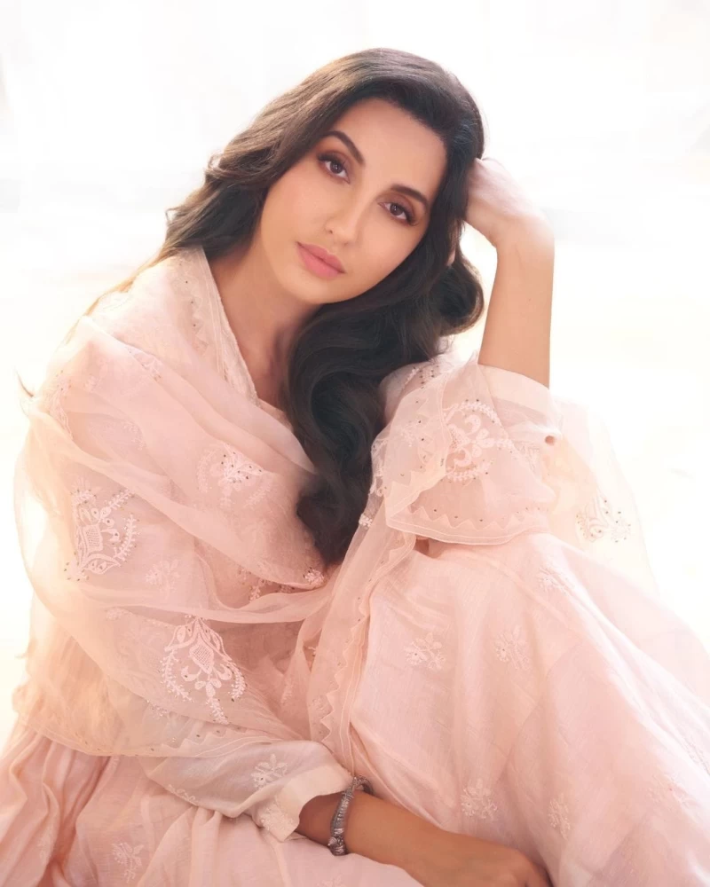 Nora Fatehi looks beautiful in the baby pink ensemble