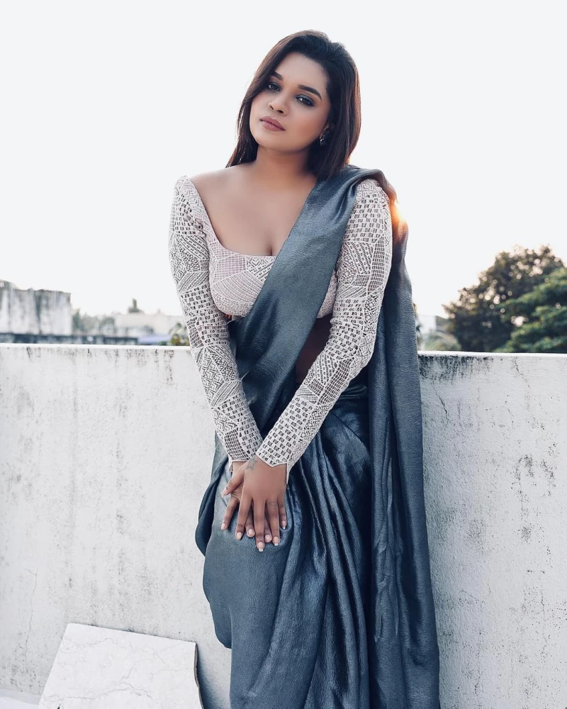Veena Jessi started her film career in modelling