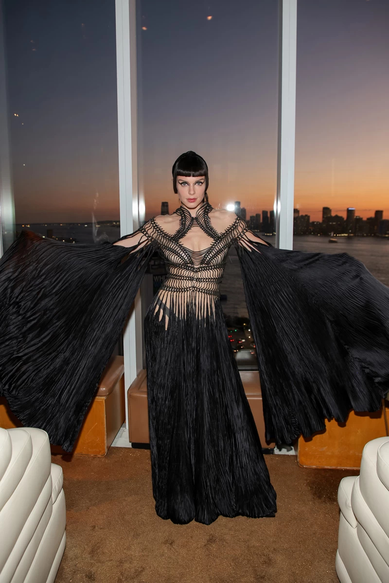 At Vogueâ€™s Smart Toxin fÃªte at the Standard Hotel, she went full goth Cleopatra in a dramatic Iris van Herpen ensemble.  Thatâ€™s a wrap