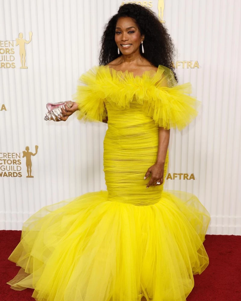 Angela Bassett looked drop-dead gorgeous in a bright yellow tulle dress by Giam Battista Valli.