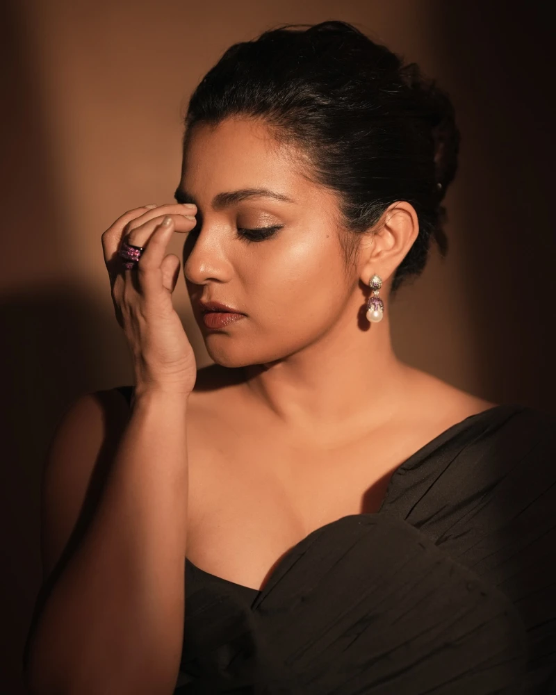 Parvathy Thiruvothu: Latest Photos in Beautiful Gown