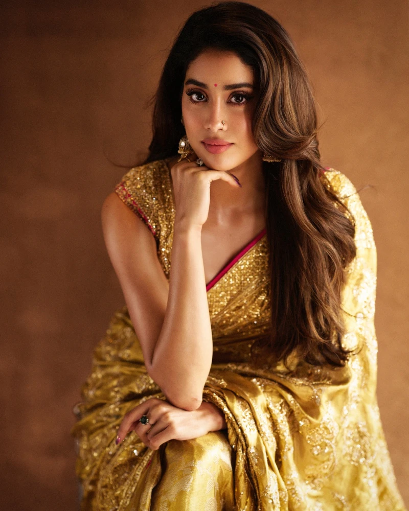 Janhvi Kapoor’s Classic Golden Saree Look