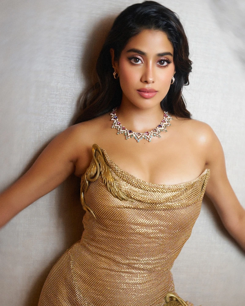 Janhvi Kapoor’s Sculpted Golden Goddess Gown