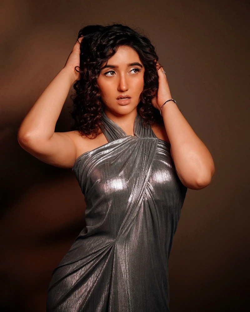 Bollywood Hot Ashnoor Kaur