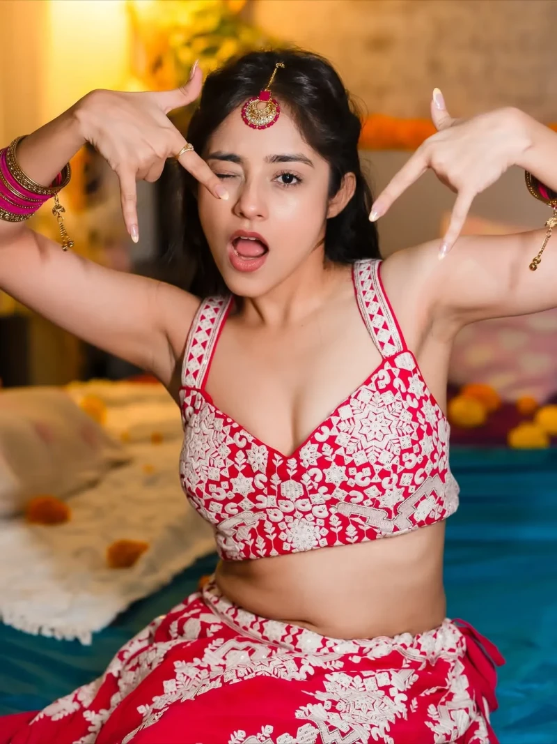 Riya Verma’s Diwali celebration was nothing short of breathtaking. Known for her lively personality and impeccable taste, she effortlessly captured the festive essence in a look that radiated both confidence and elegance.
