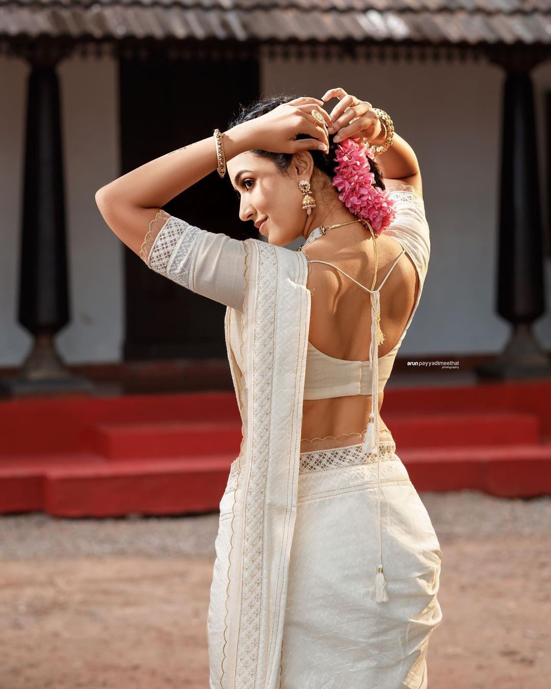 Anju Kurian saree traditional dress Actress Anju Kurian 2018 Cute HD  Pictures | South indian actress photo, Indian actress photos, Actresses