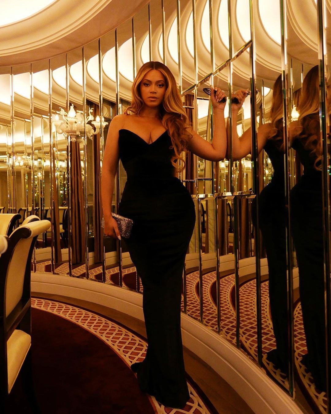 Beyonce flaunts her perfectly curvaceous figure in the black gown.