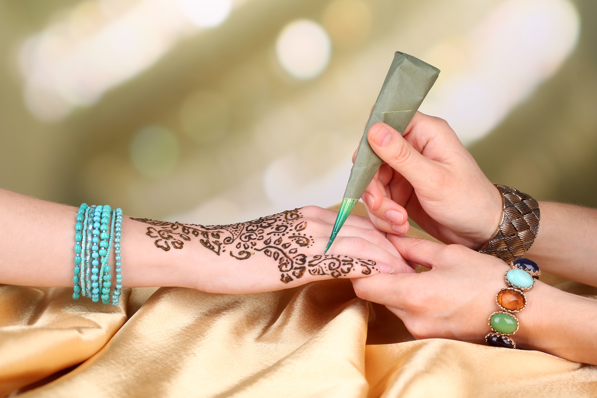 Beautiful and Simple Mehndi Designs You Can Try at Home