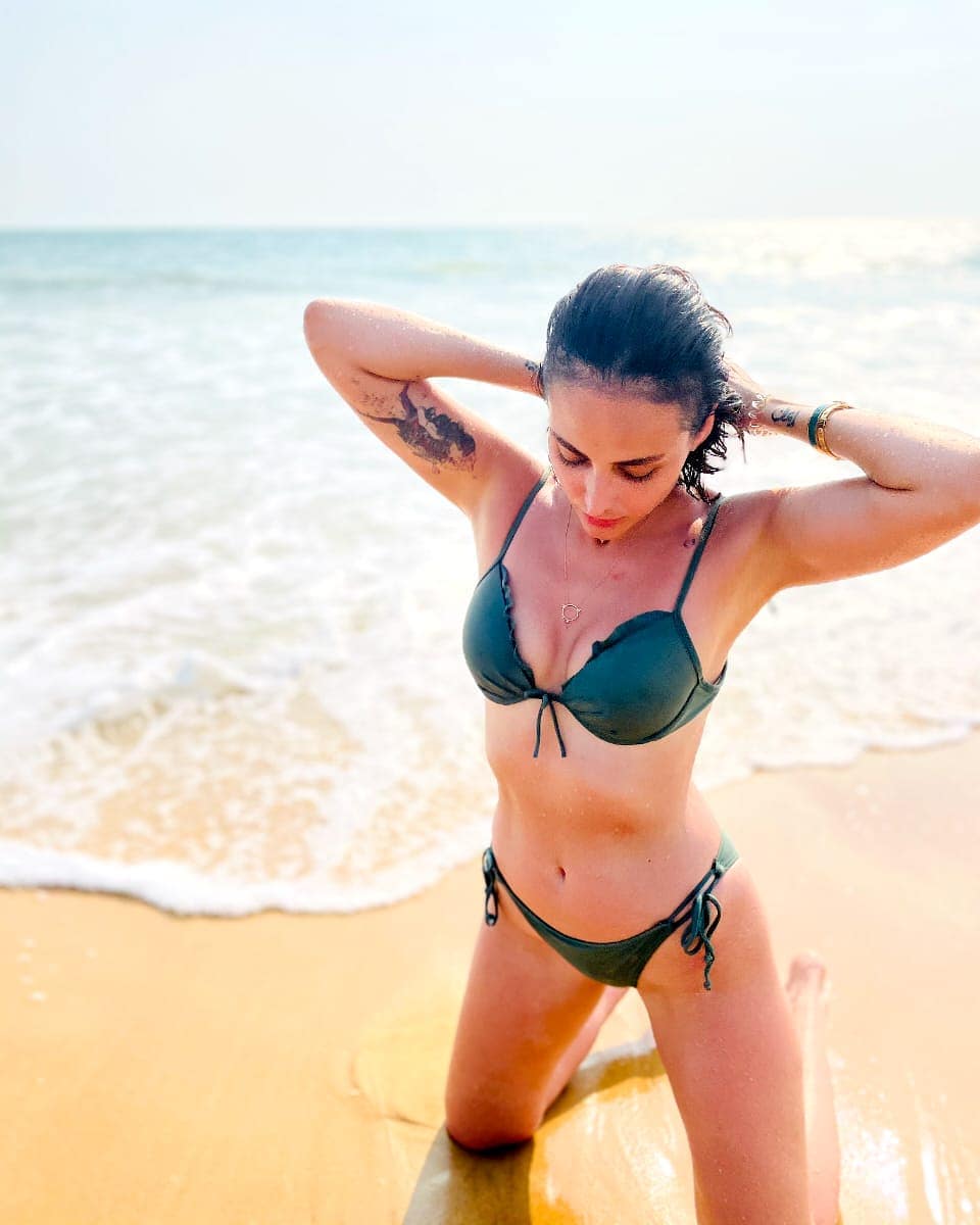 Mandana Karimi flaunts her toned body in the green bikini