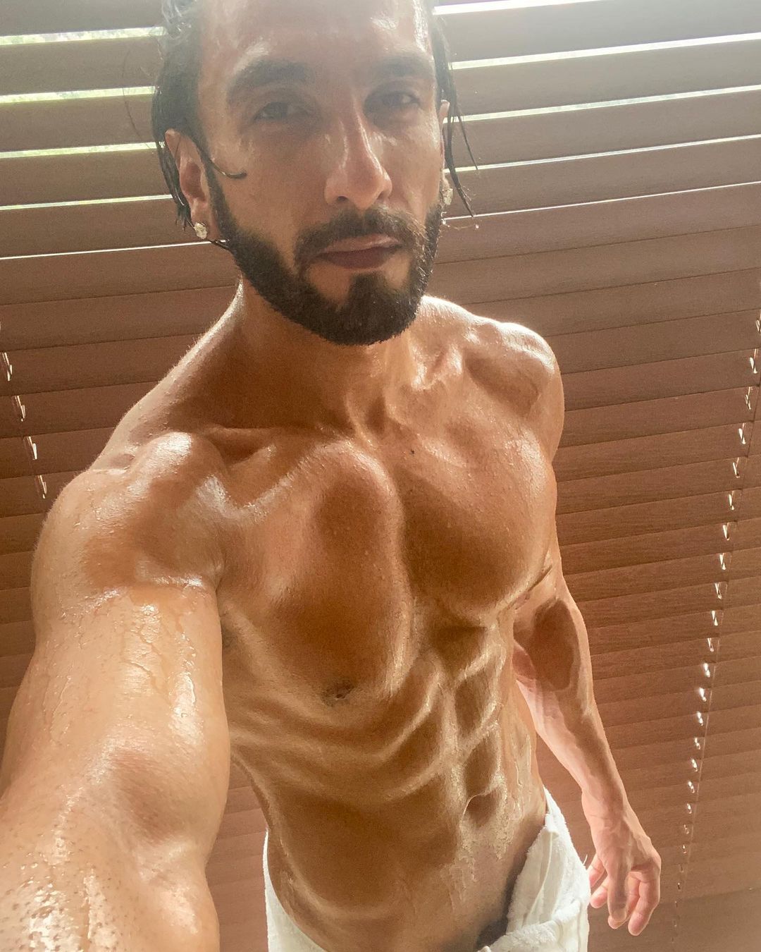 Ranveer Singh made us all swoon with his sweaty six-pack selfie