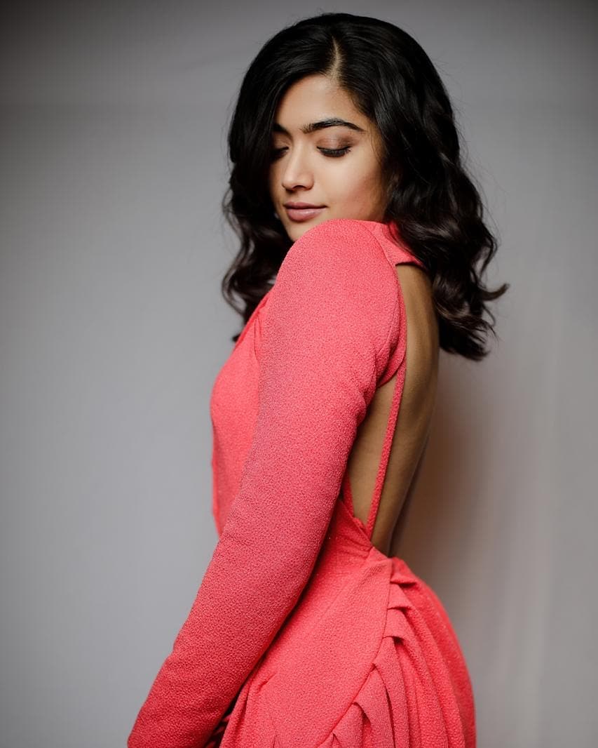 Rashmika Madanna flaunts her uber hot body in a backless pink dress.