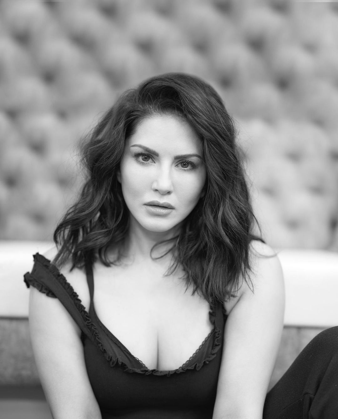 Sunny Leone gives a peek into her bralette through her top