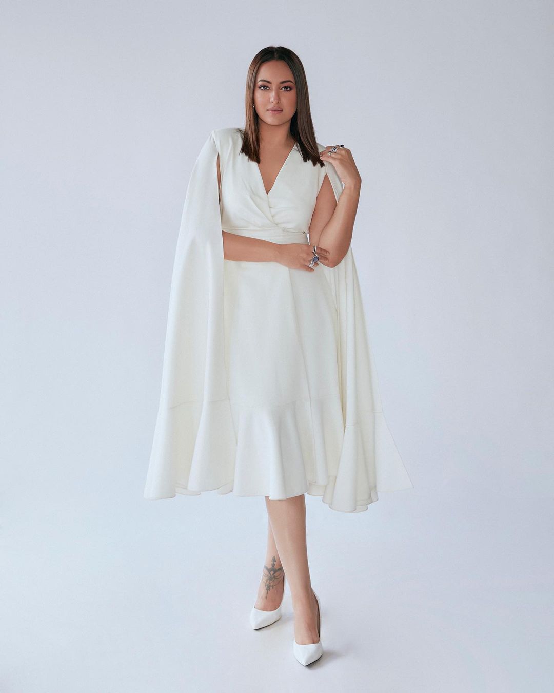 Sonakshi Sinha looks stylish in an all-white ensemble.