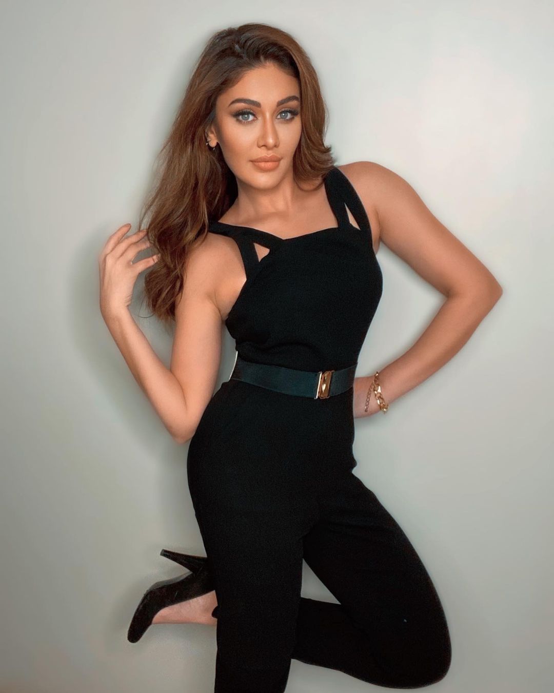 Shefali Jariwala oozes oomph in a black jumpsuit paired with stilettoes