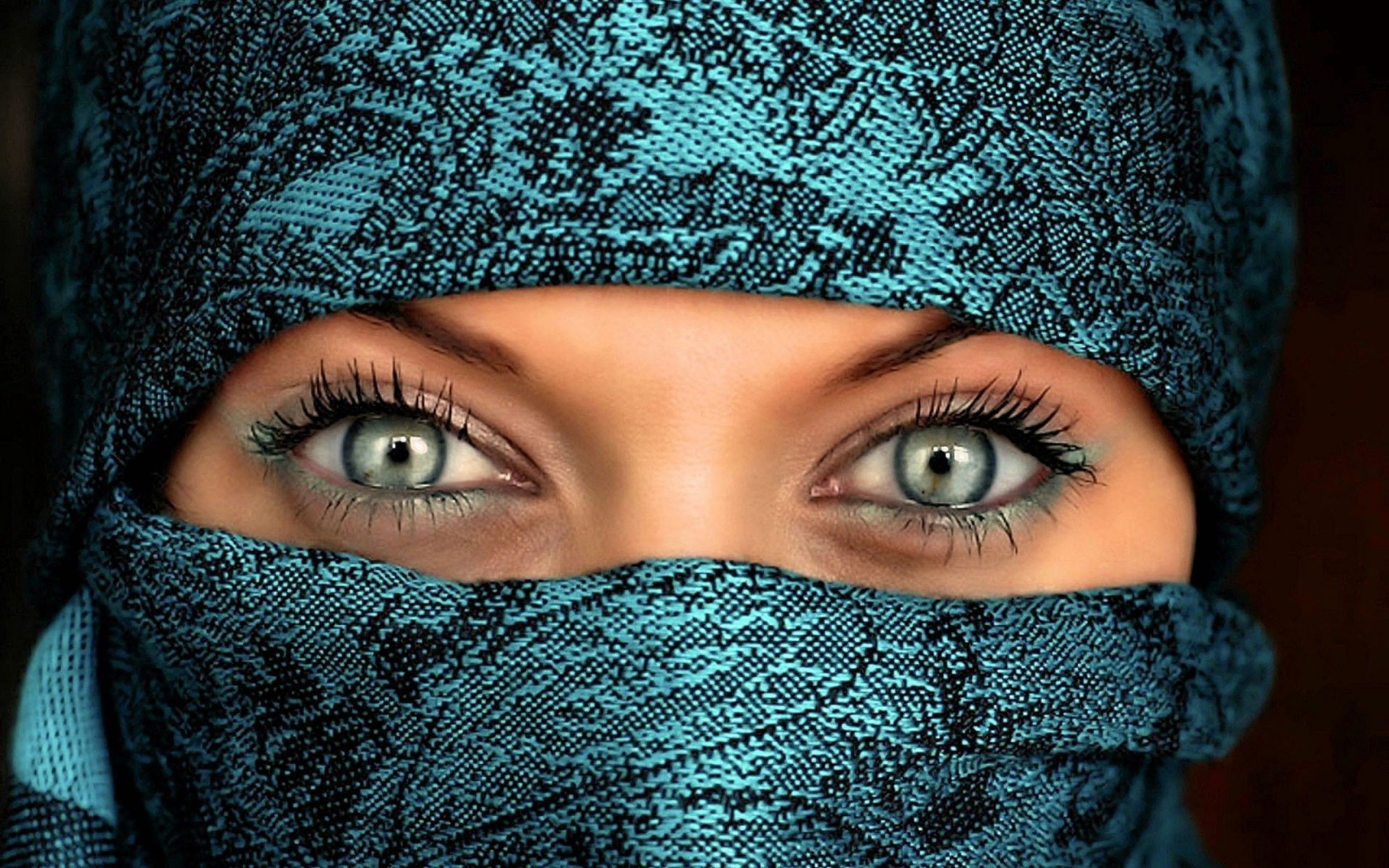 Beautiful Eyes Images Wallpaper with Arabian Women Eyes