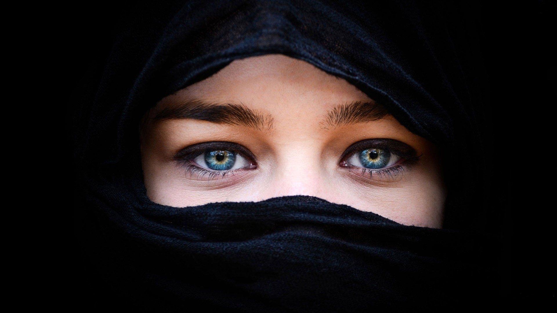 Get Free Hijab Girl HD Picture for Desktop Background