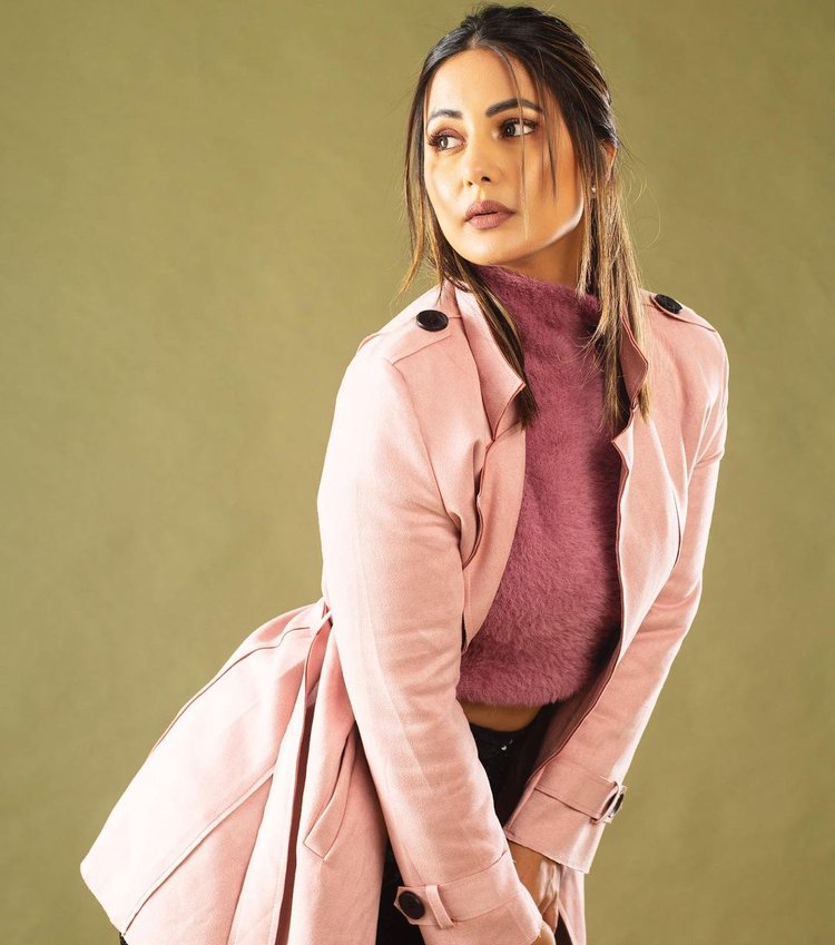 Hina Khan Bring Spring To The Town In Sweet Pink
