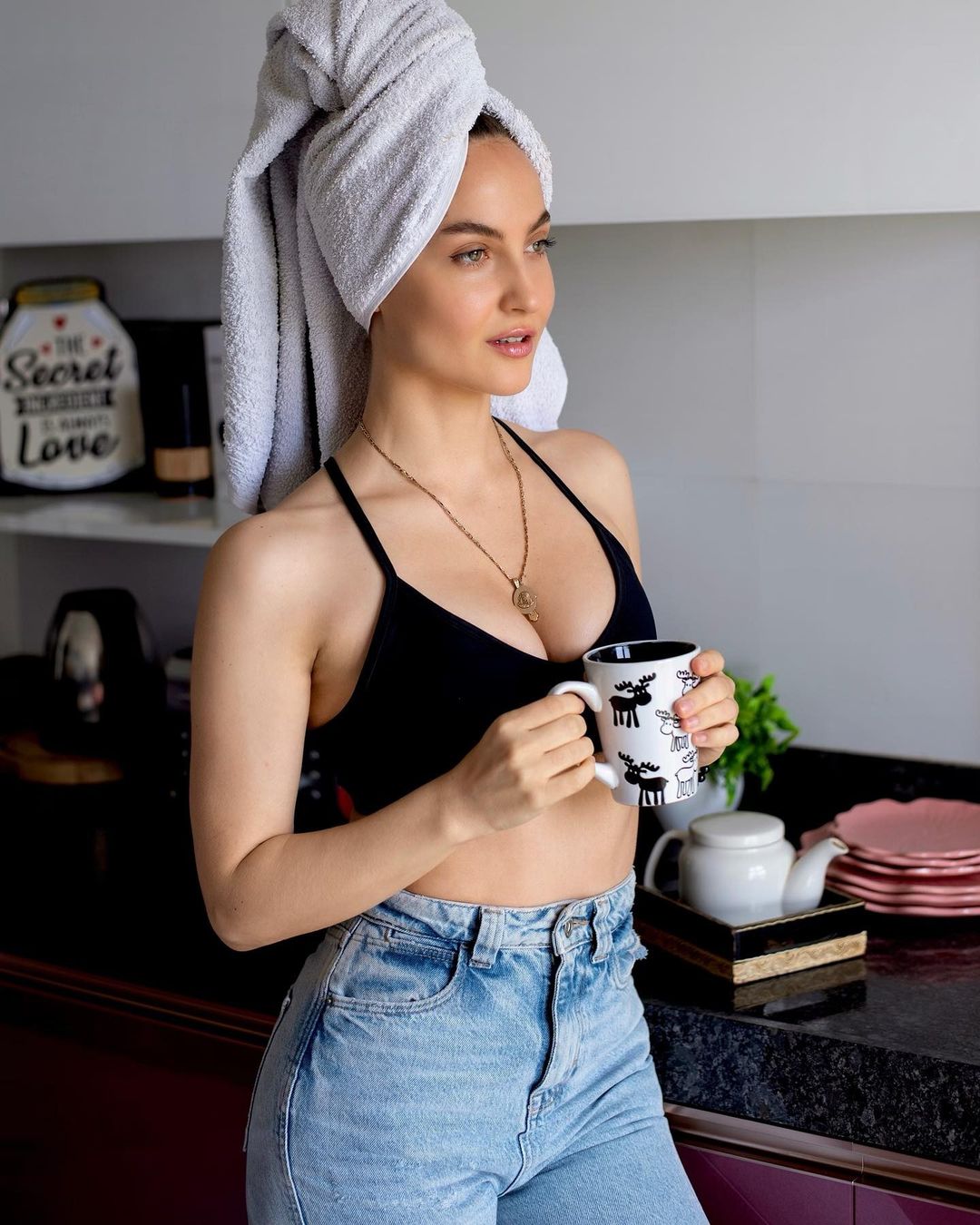 Elli AvrRam enjoys a cup of tea in her sexed-up avatar