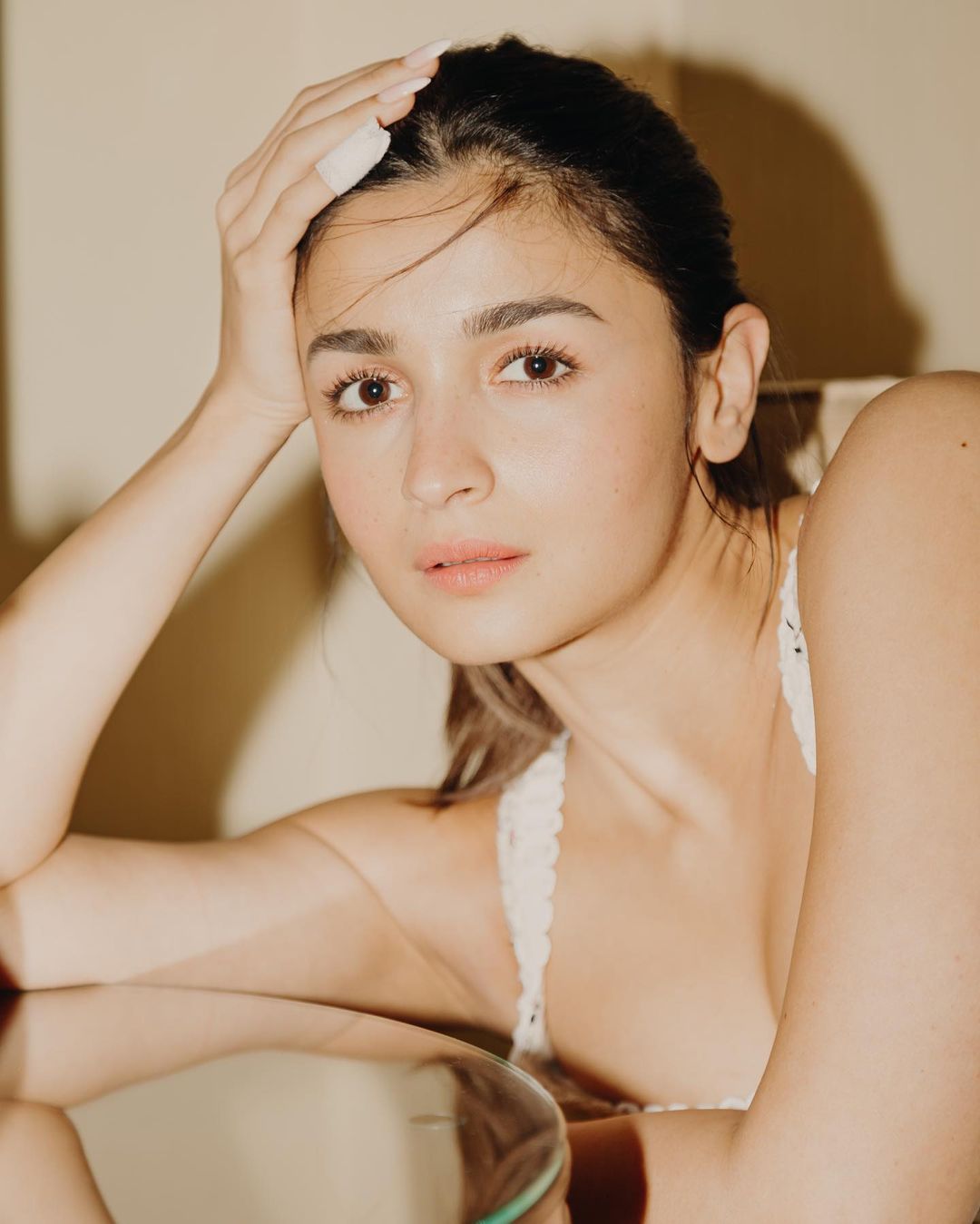 Alia Bhatt looks breathtaking in the barely-there makeup