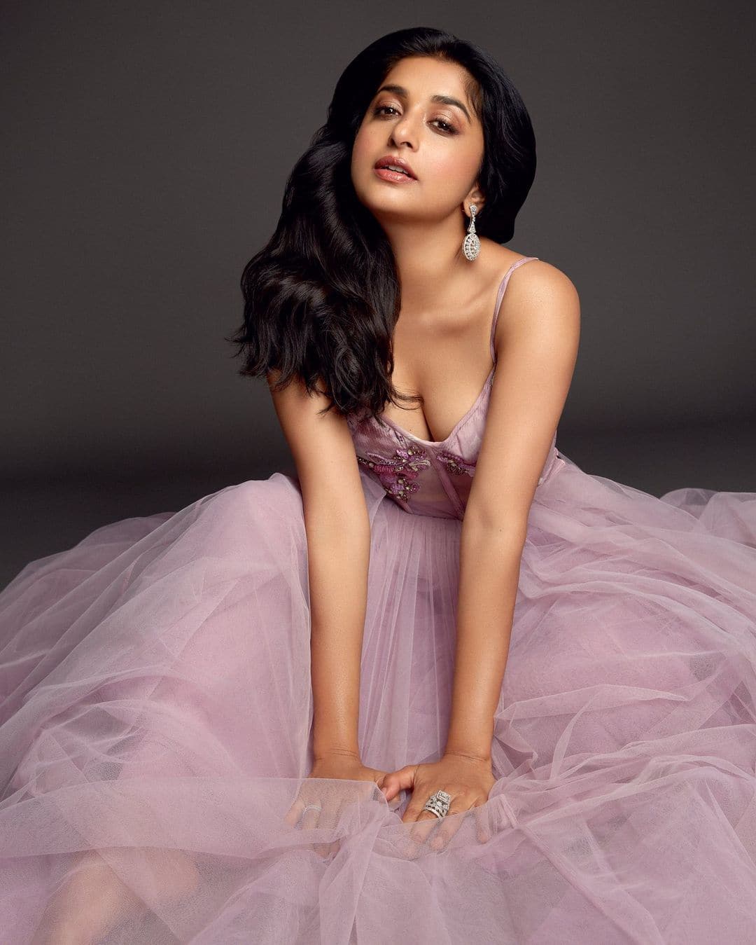 Mira Jasmine's sexy incarnation rocks fans after posting photos on social media after a long hiatus