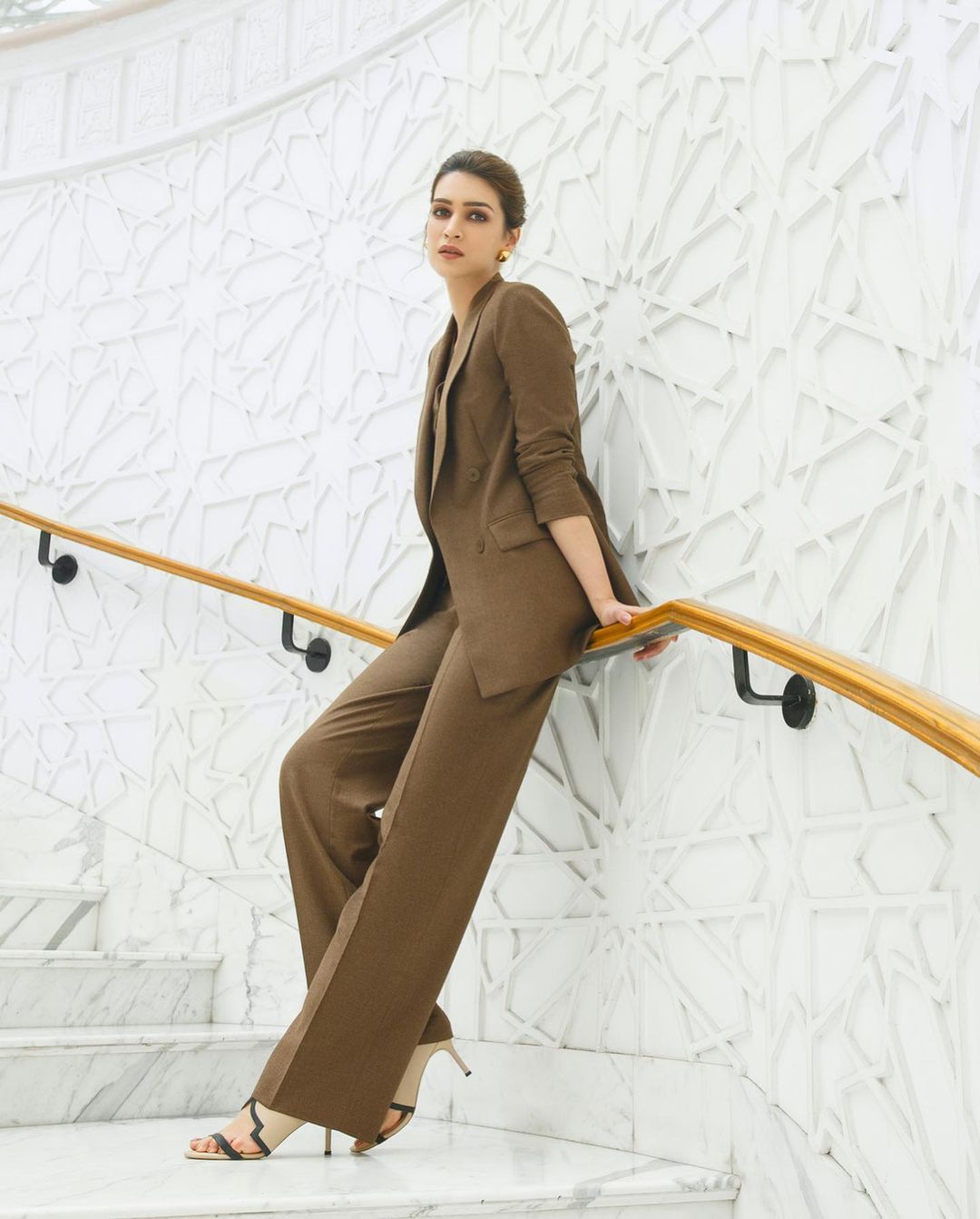 Kriti Sanon is the definition of grace in the pantsuit