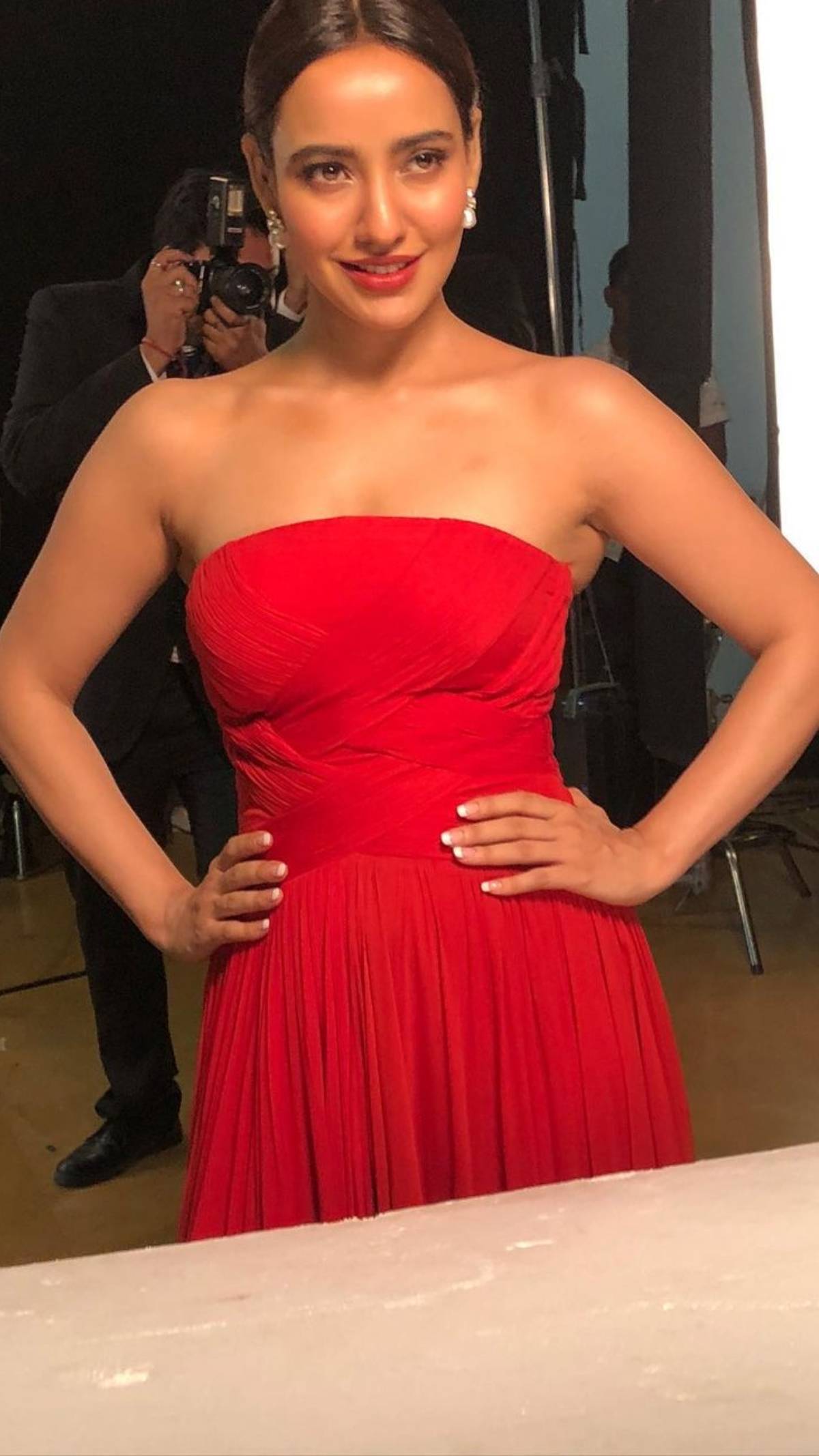 Neha Sharma looks sexy in the off-shoulder red dress