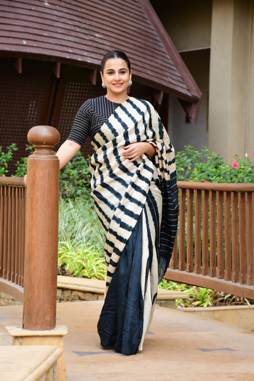 Vidya Balan In A Grey Sari – Lady Selection Inc