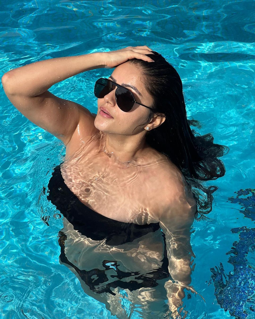 Rubina Dilaik oozes hotness in the black bikini