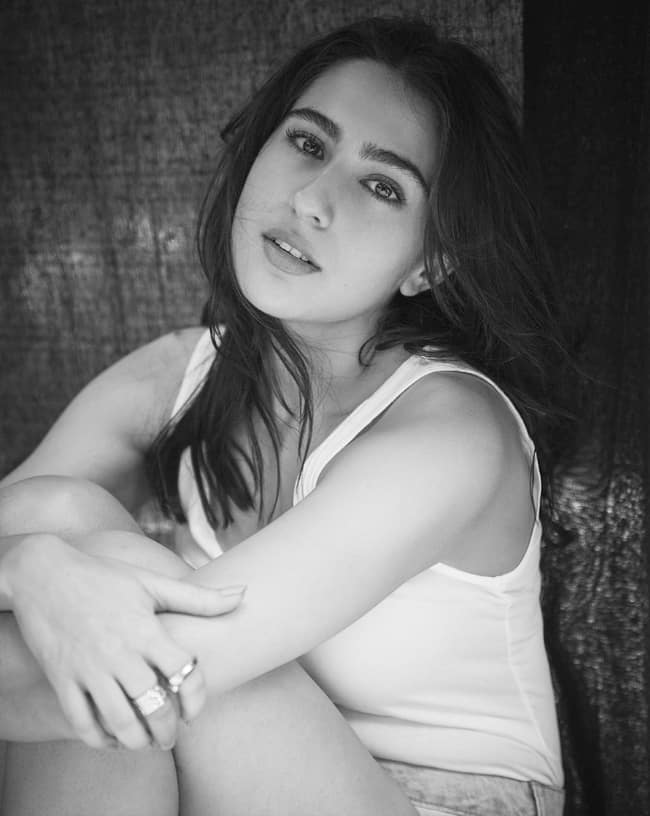 Sara Ali Khan shares a few black-and-white pictures, fans say 'you are the heartbeat'
