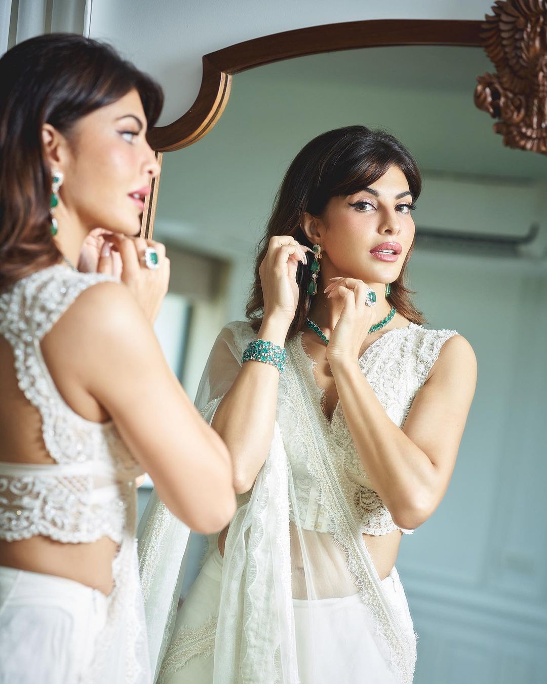 Jacqueline Fernandez pairs the saree with a beautiful lace blouse