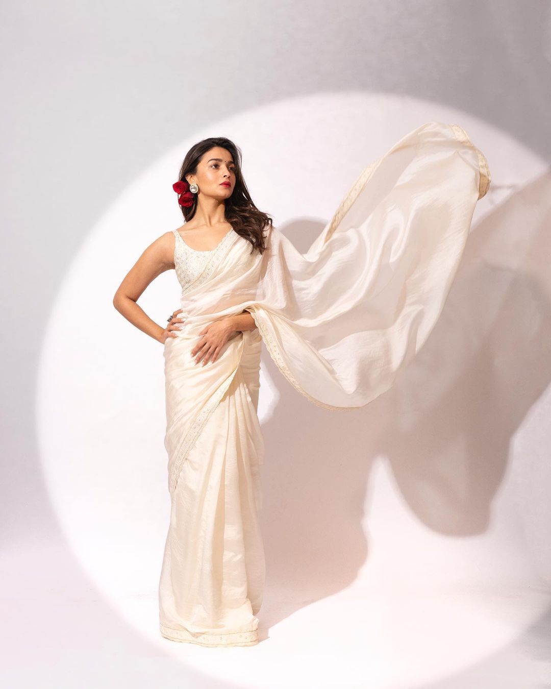 Alia Bhatt looks breathtaking in the all-white saree