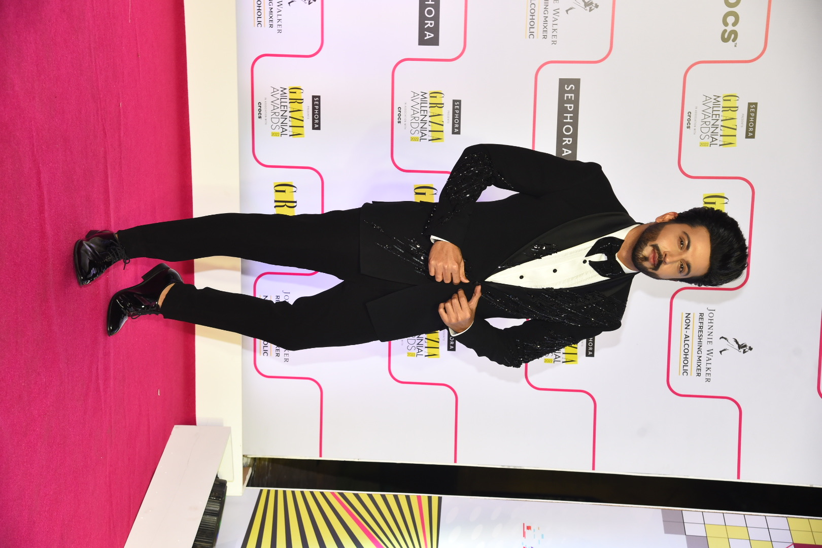 Dheeraj Dhoopra suits up for the awards