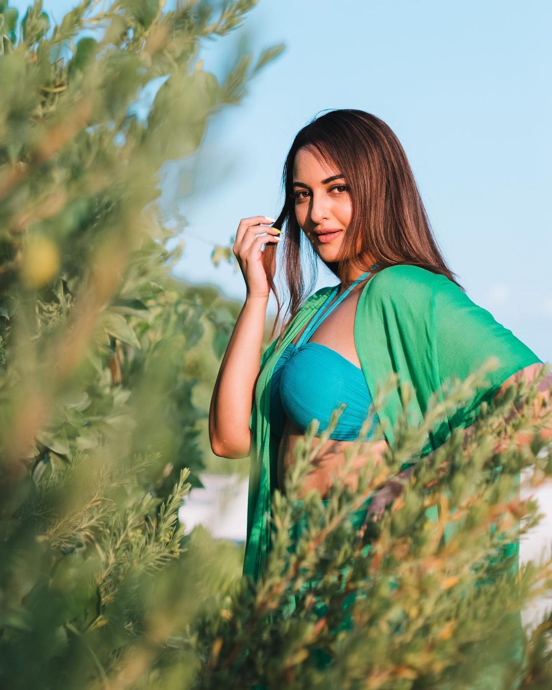 Sonakshi Sinha indulges in an impromptu photoshoot in her resort wear