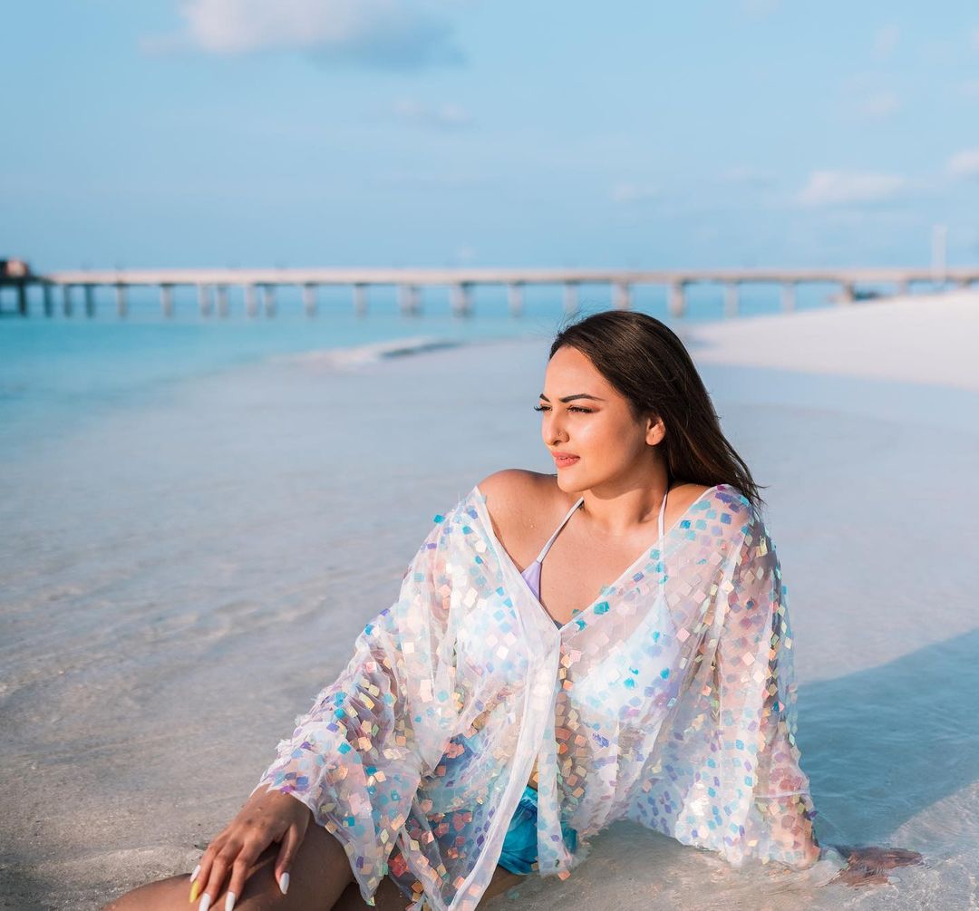 Sonakshi Sinha Is Giving Chic Beach Fashion Goals While Holidaying In Maldives