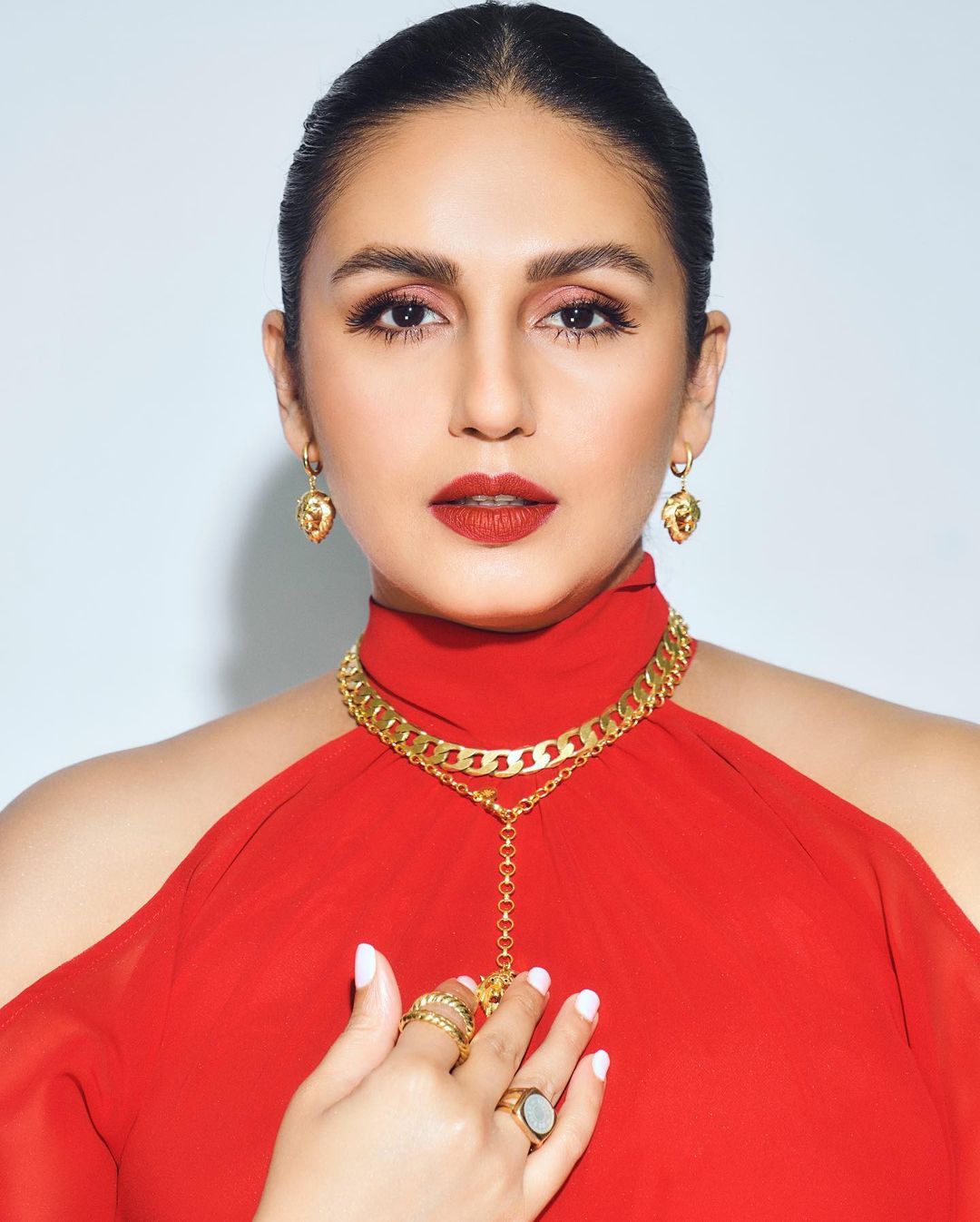 Huma Qureshi aces the cold shoulder style like a boss babe