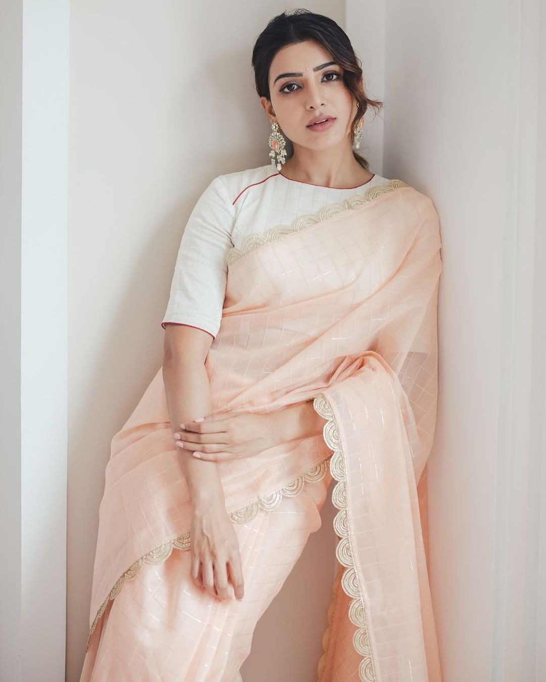 It seems Samantha believes in the saying less is more with this saree look