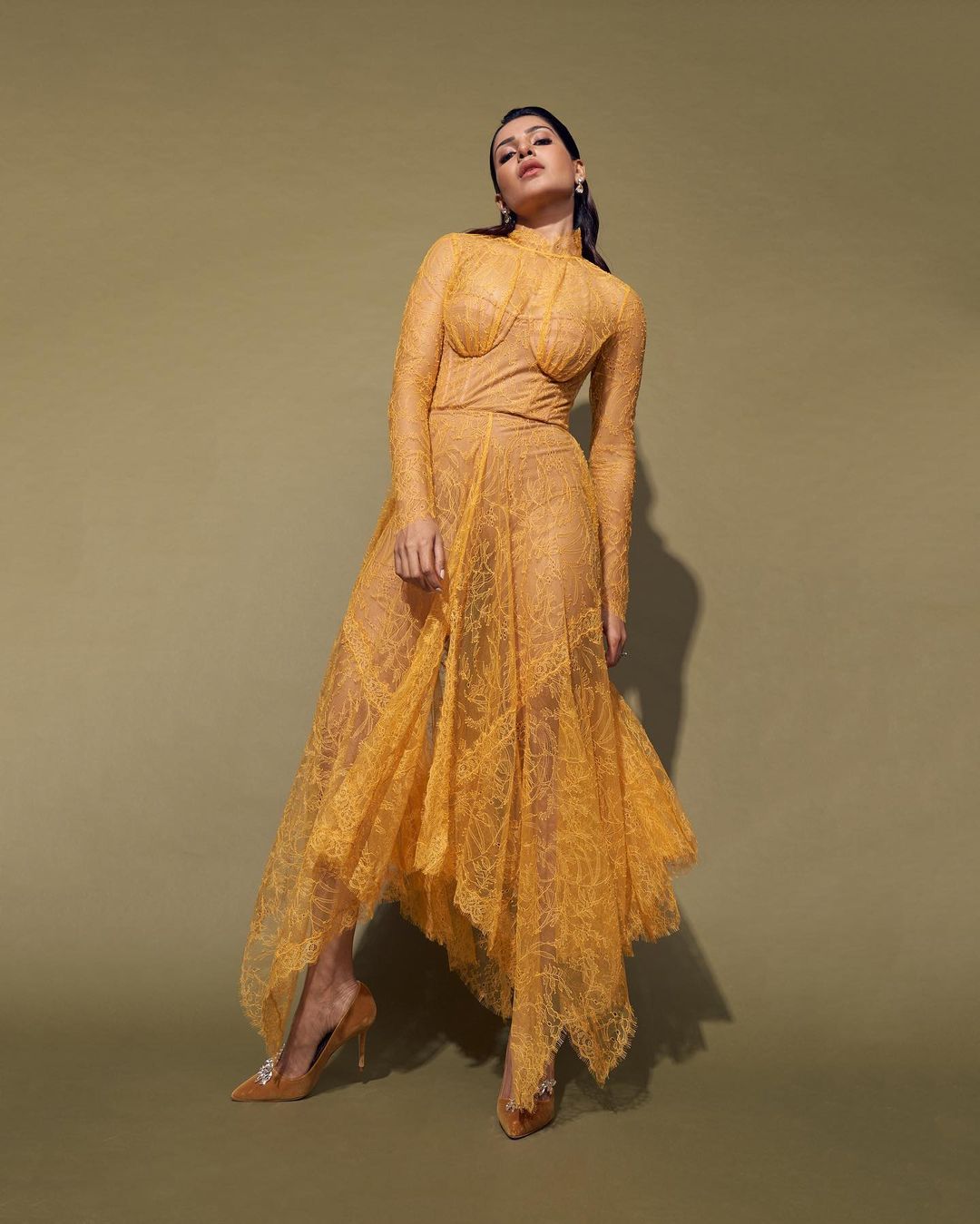 yellow see-through dress of Samantha