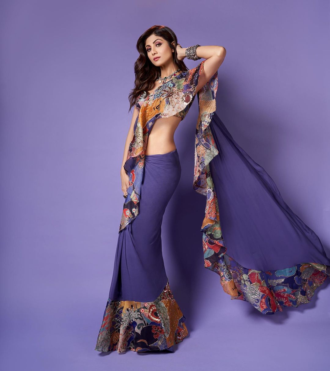 Shilpa Shetty Kundra flaunts her figure in the purple saree