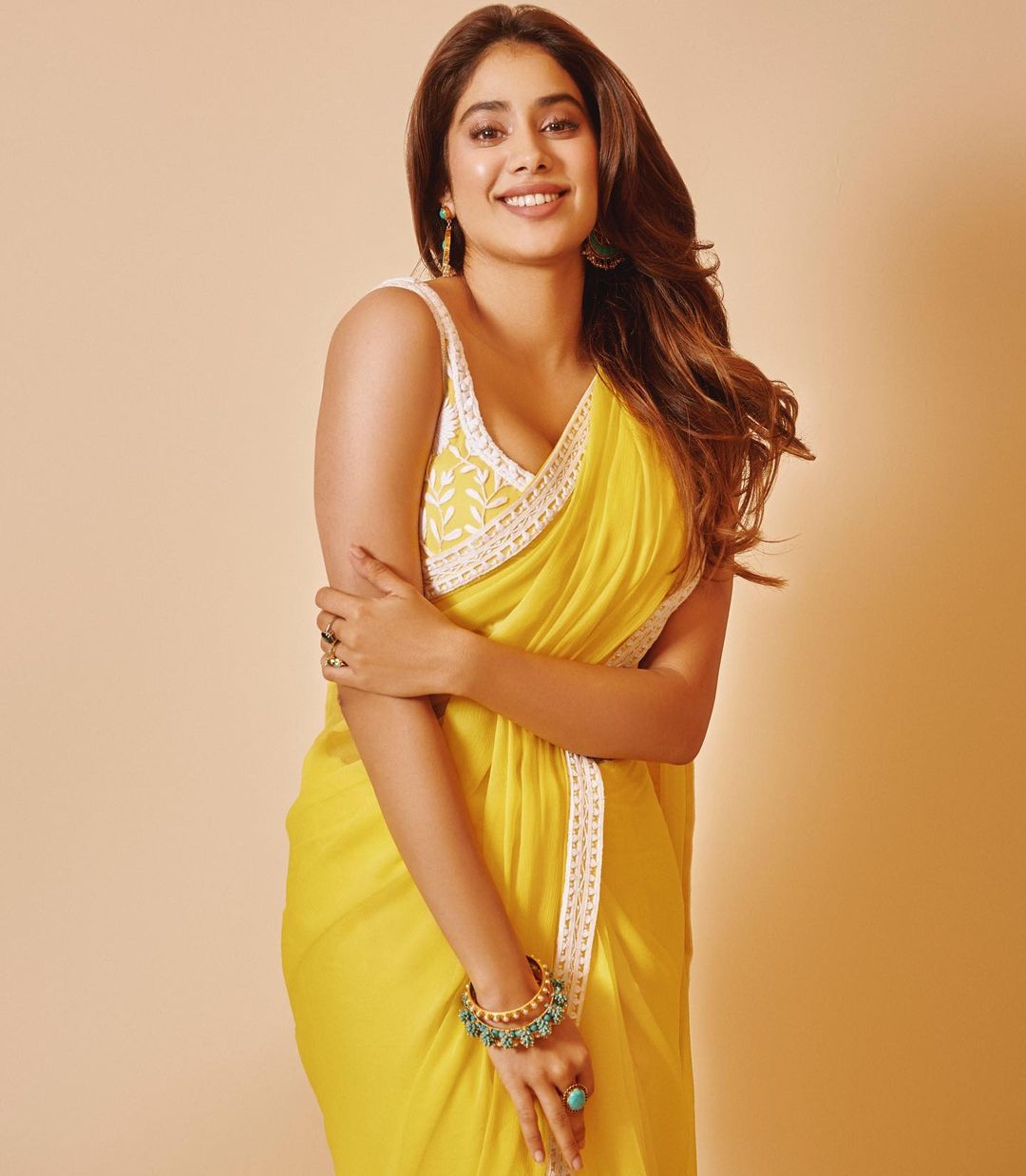 Janhvi Kapoor makes fans go wow with her stunning yellow saree