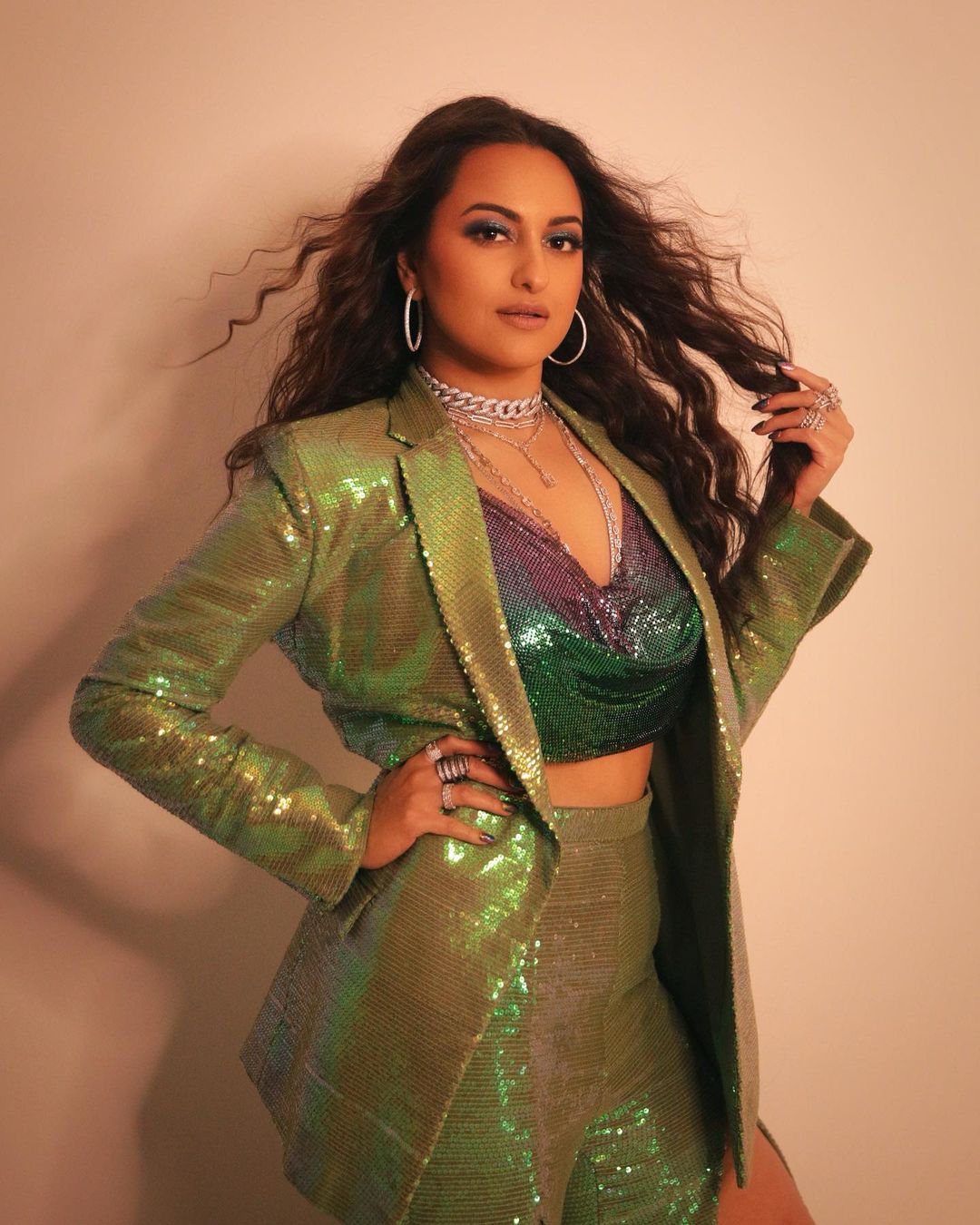 Sonakshi Sinha looks sexy in the green sequinned suit