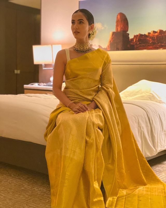 Sonal Chauhan is elegance personfied in the yellow saree