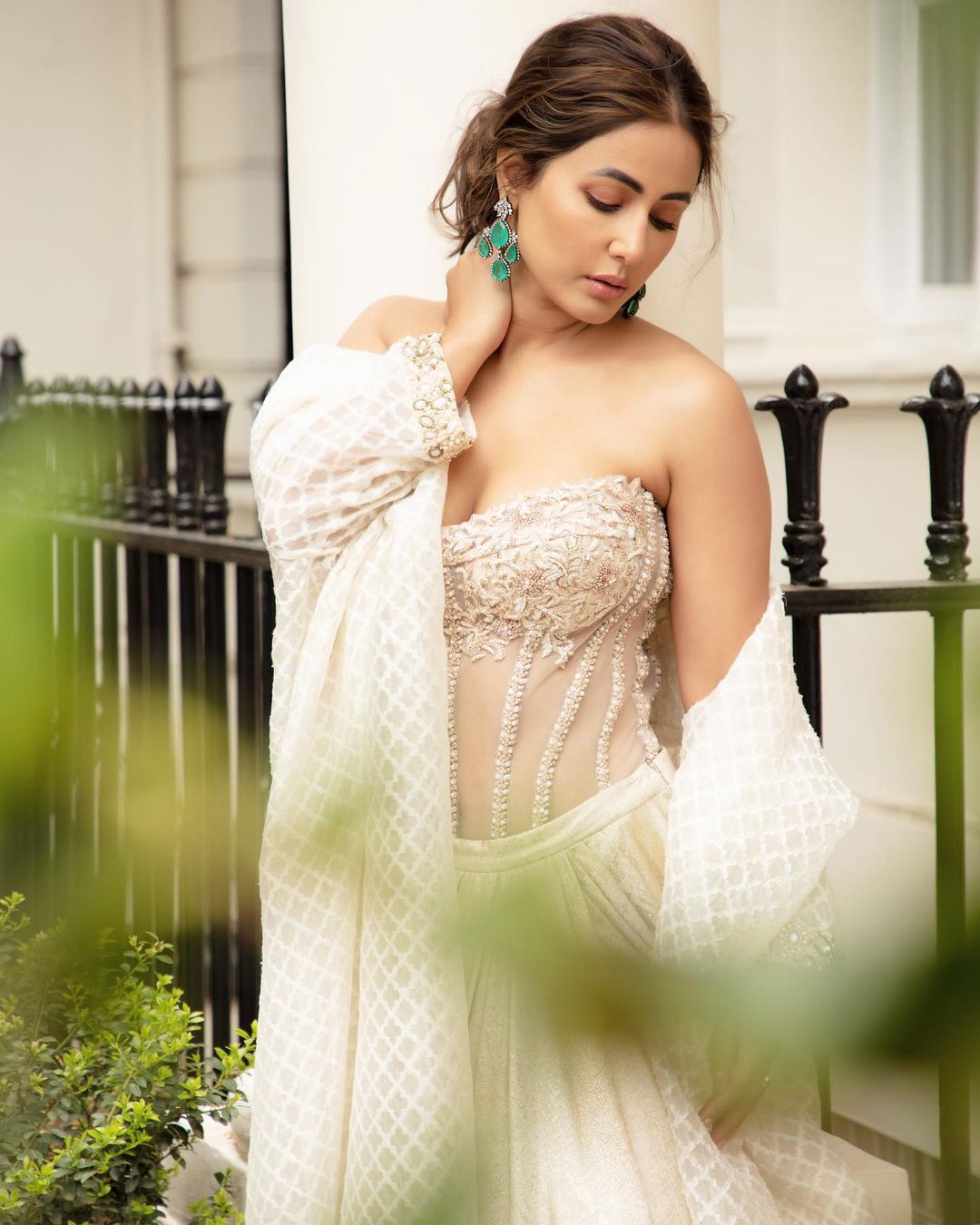 Hina Khan is spilling some glitter and sass in London, before heading to Cannes 2022