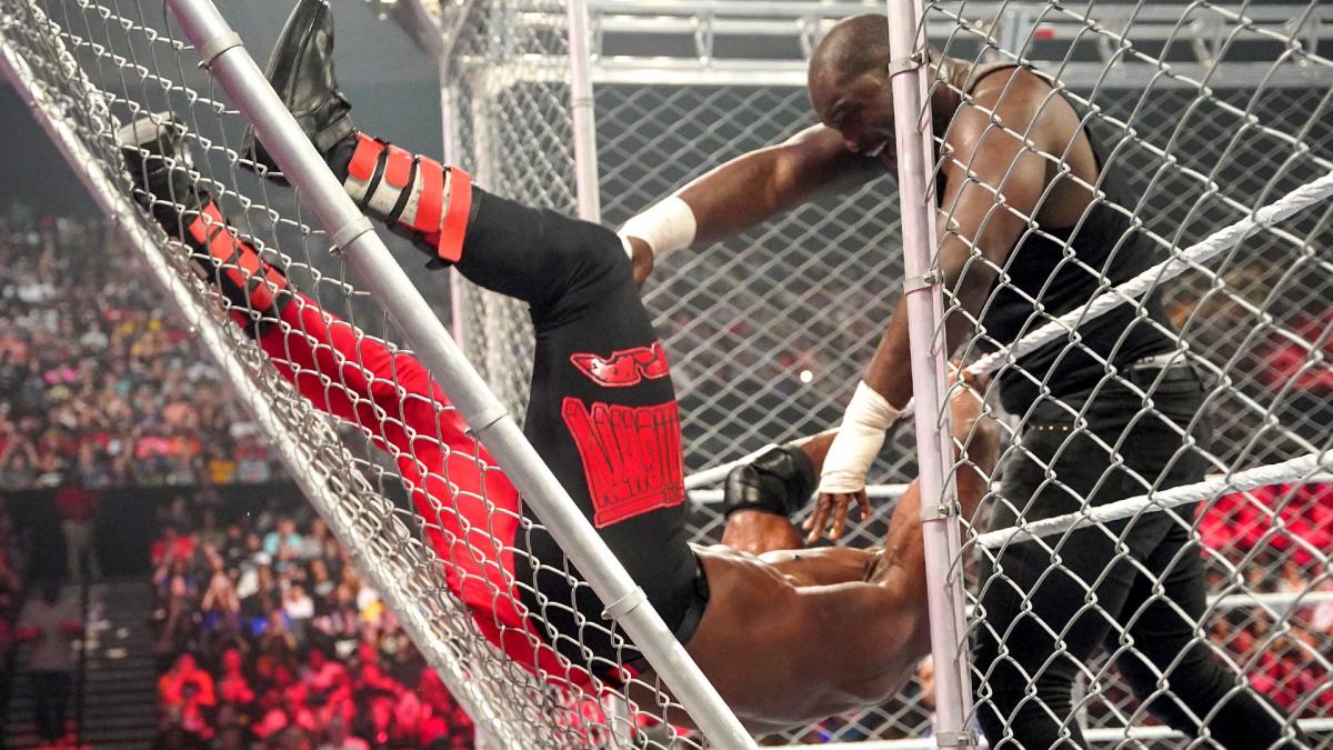 Bobby Lashley defeated Omos â€“ Steel Cage Match