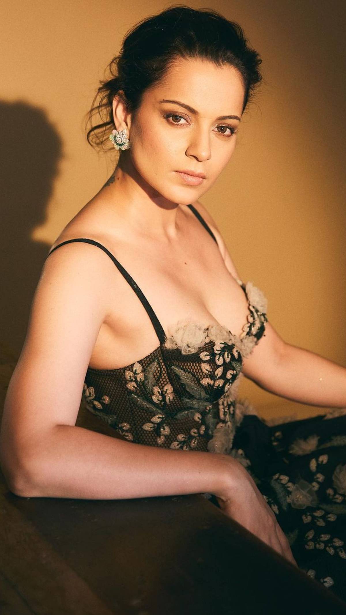 Kangana Ranaut flaunts her cleavage in the dress with a plunging neckline