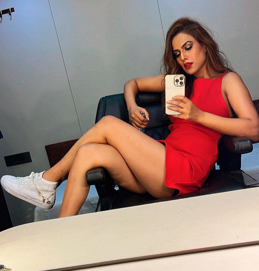 Nia Sharma looks sexy in the little red dress